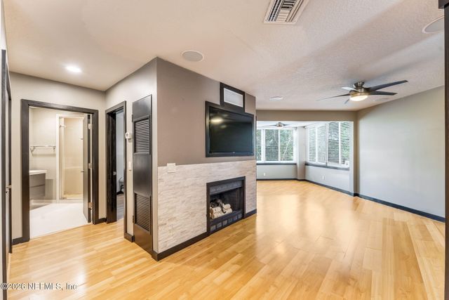 1800 THE GREENS Way 609, Jacksonville Beach, FL 32250