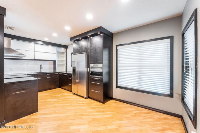 1800 THE GREENS Way 609, Jacksonville Beach, FL 32250