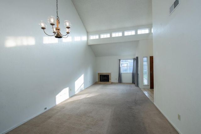 1423 Plymouth Rock Way, Clovis, CA 93612