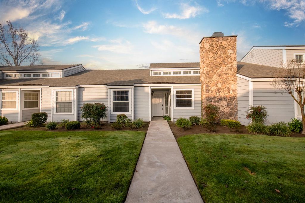 Image 1 of property listing at 1423 Plymouth Rock Way, Clovis, CA 93612