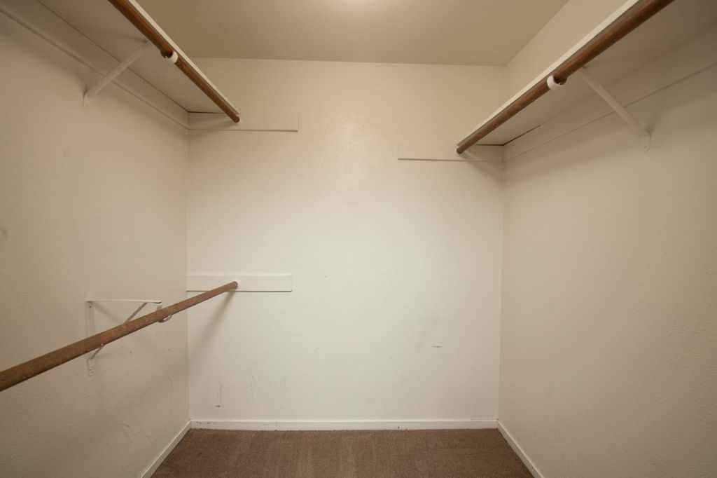 Image 10 of property listing at 1423 Plymouth Rock Way, Clovis, CA 93612