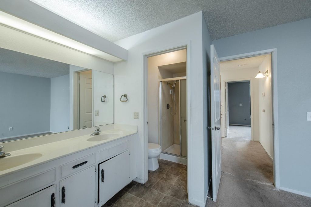 Image 9 of property listing at 1423 Plymouth Rock Way, Clovis, CA 93612