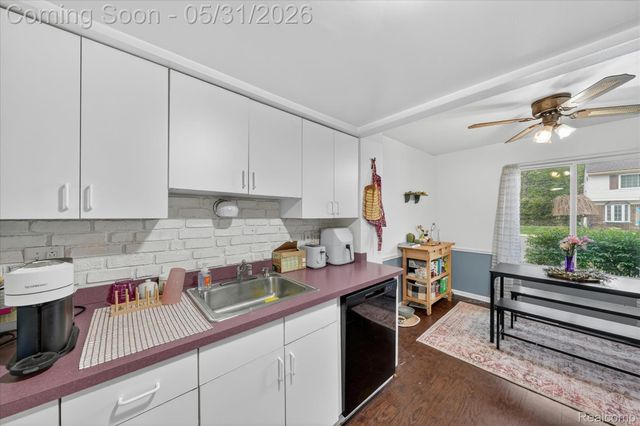 39700 Manor Drive 10, Harrison Charter Township, MI 48045