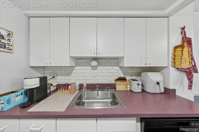 39700 Manor Drive 10, Harrison Charter Township, MI 48045