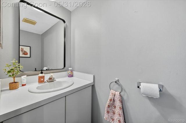 39700 Manor Drive 10, Harrison Charter Township, MI 48045