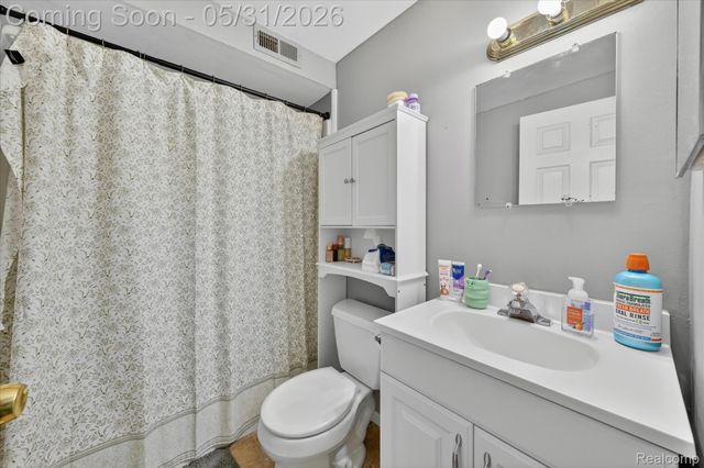 39700 Manor Drive 10, Harrison Charter Township, MI 48045