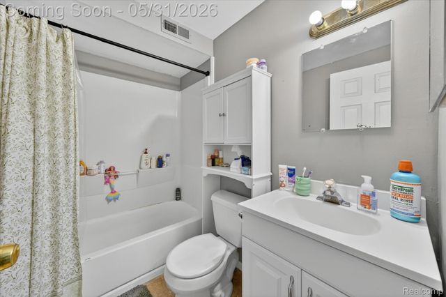 39700 Manor Drive 10, Harrison Charter Township, MI 48045