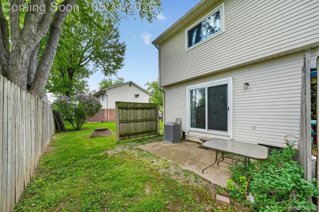 39700 Manor Drive 10, Harrison Charter Township, MI 48045