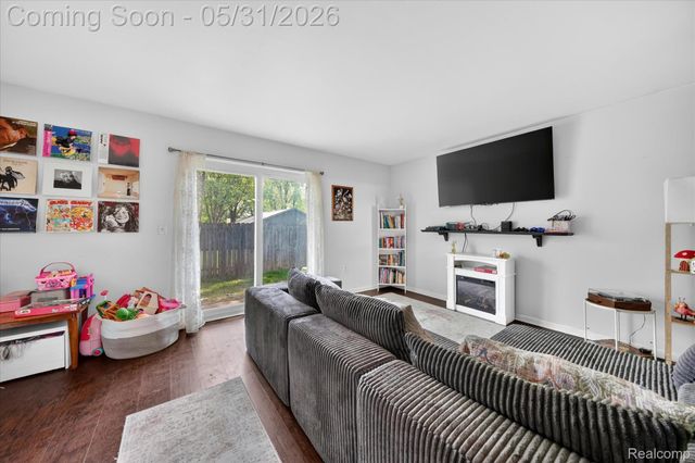 39700 Manor Drive 10, Harrison Charter Township, MI 48045