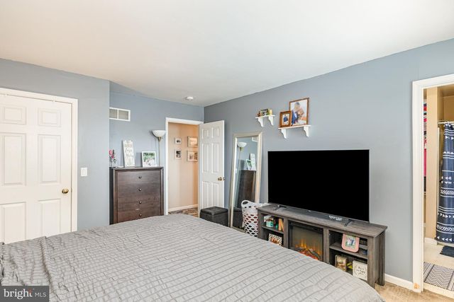 2080 GREYSTONE DR, Lebanon, PA 17042