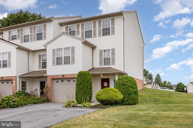 2080 GREYSTONE DR, Lebanon, PA 17042