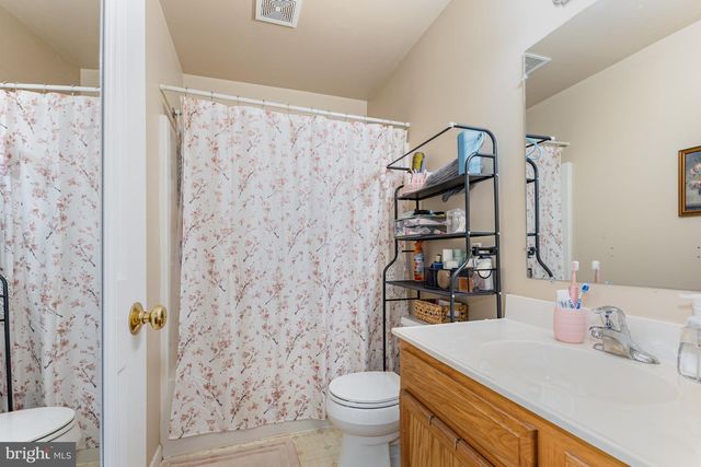 2080 GREYSTONE DR, Lebanon, PA 17042