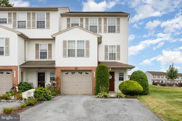 2080 GREYSTONE DR, Lebanon, PA 17042