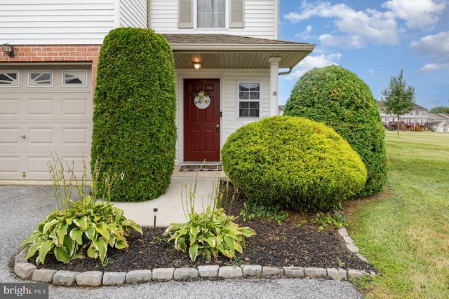 2080 GREYSTONE DR, Lebanon, PA 17042