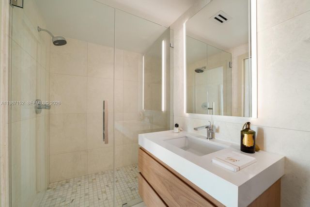 5600 Collins Ave D, Miami Beach, FL 33140