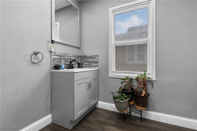 4131 E 74th Street, Cleveland, OH 44105