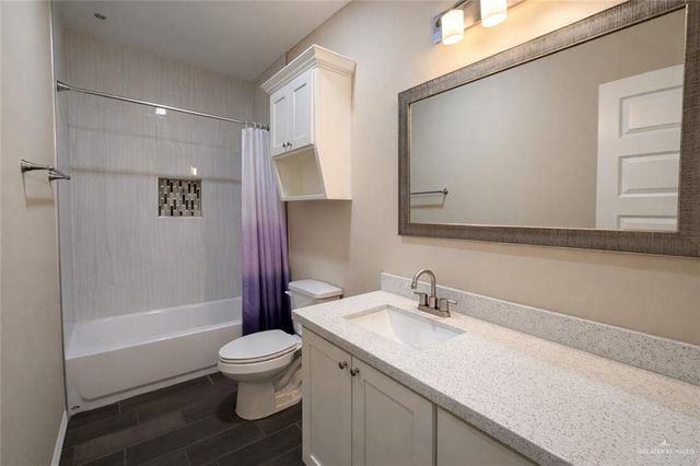 400 Pine Creek, Alamo, TX 78516