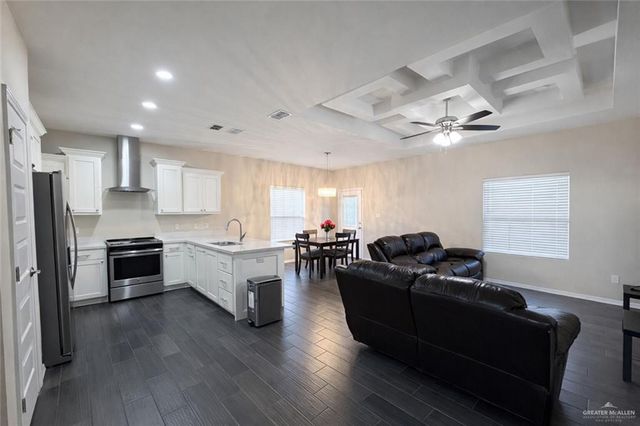 400 Pine Creek, Alamo, TX 78516