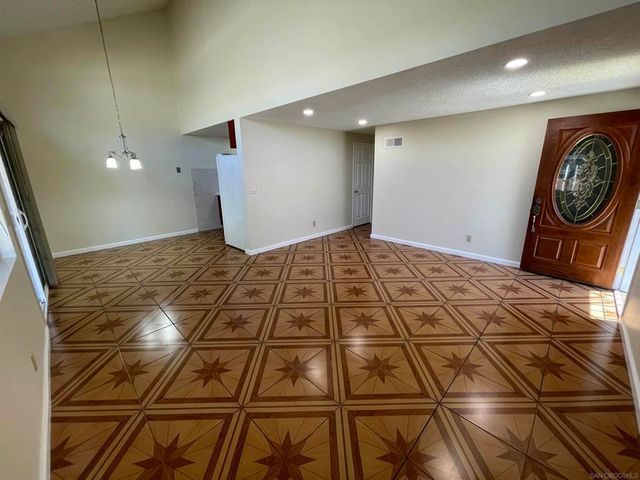 7055 Appian Dr B, San Diego, CA 92139