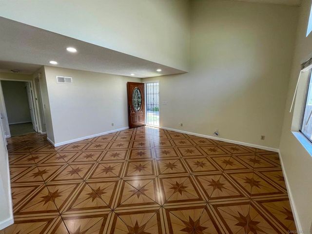 7055 Appian Dr B, San Diego, CA 92139