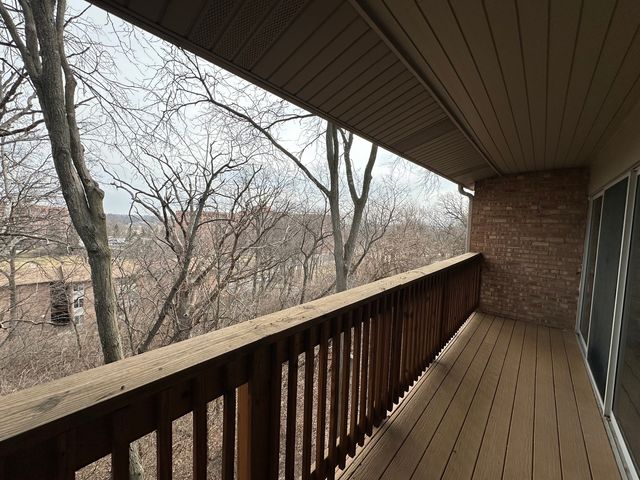 5821 Oakwood Drive F, Lisle, IL 60532