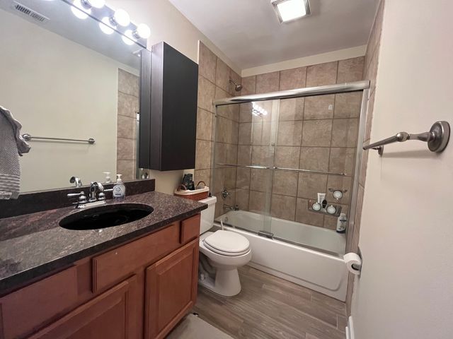 5821 Oakwood Drive F, Lisle, IL 60532