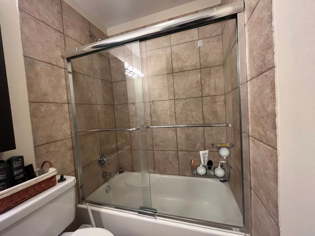 5821 Oakwood Drive F, Lisle, IL 60532