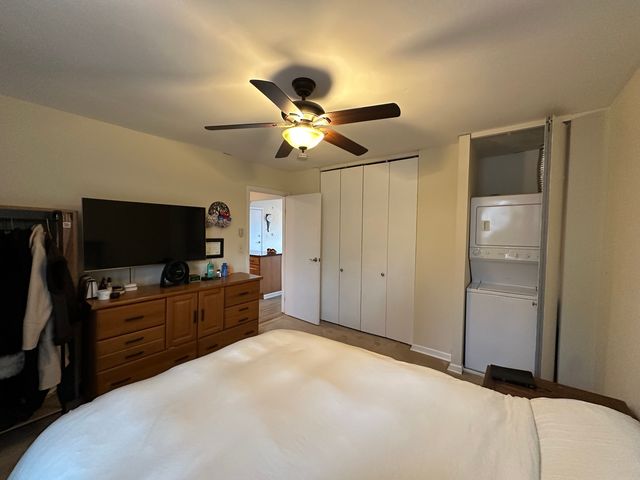 5821 Oakwood Drive F, Lisle, IL 60532