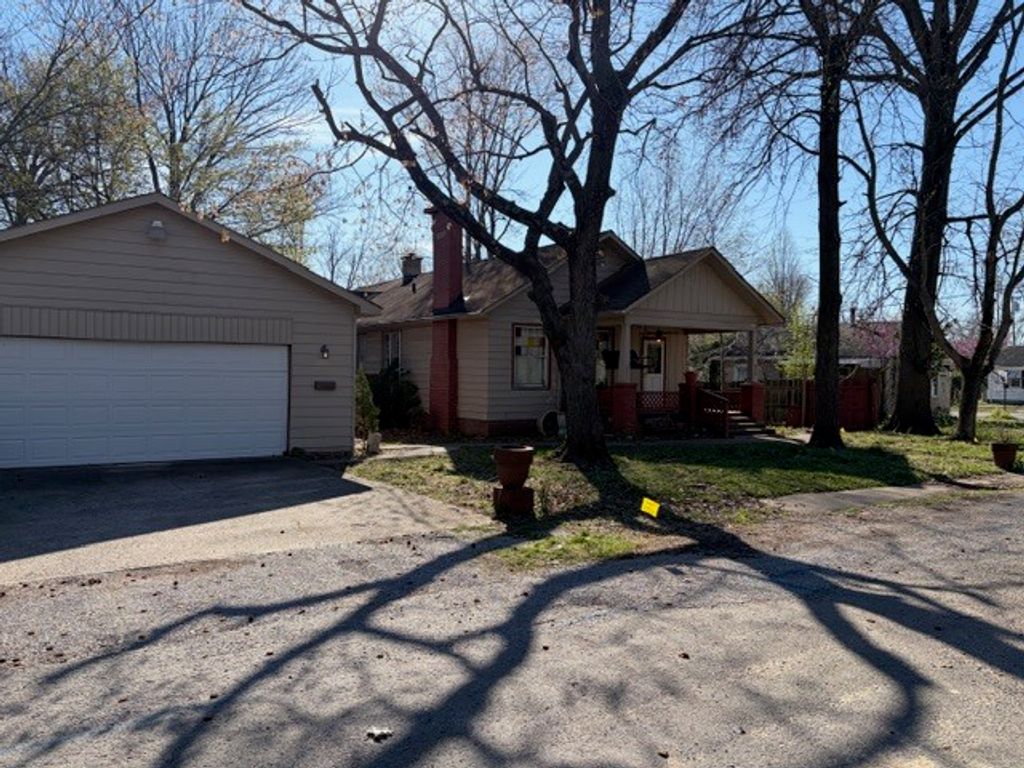 820 S 20th Street, Herrin, IL 62948