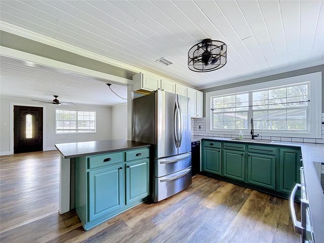 10820 S COUNTY ROAD 39 S, Lithia, FL 33547