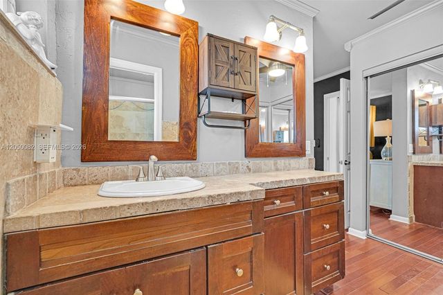 6952 SW 149th Ter, Palmetto Bay, FL 33158