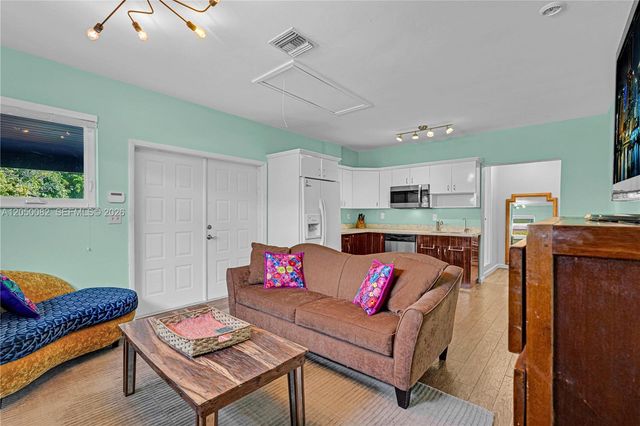6952 SW 149th Ter, Palmetto Bay, FL 33158
