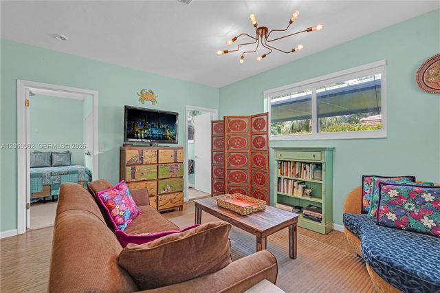 6952 SW 149th Ter, Palmetto Bay, FL 33158