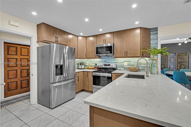 6952 SW 149th Ter, Palmetto Bay, FL 33158
