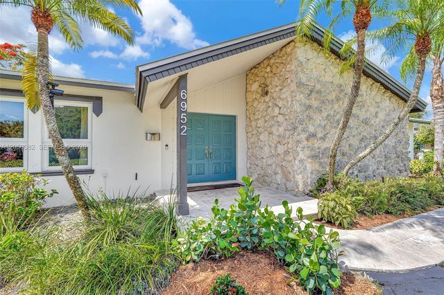 6952 SW 149th Ter, Palmetto Bay, FL 33158