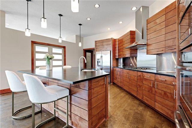 15201 Bond Street, Overland Park, KS 66221
