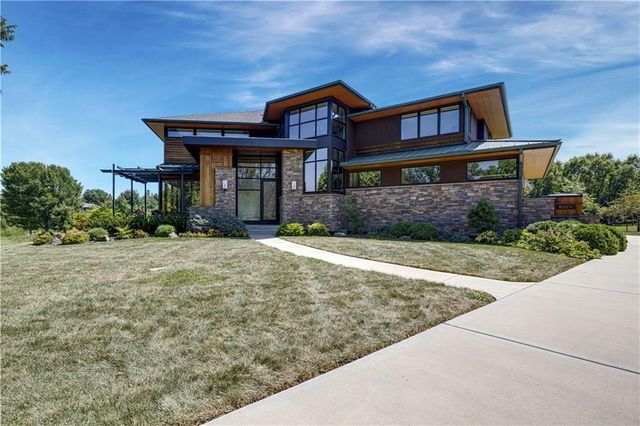 15201 Bond Street, Overland Park, KS 66221