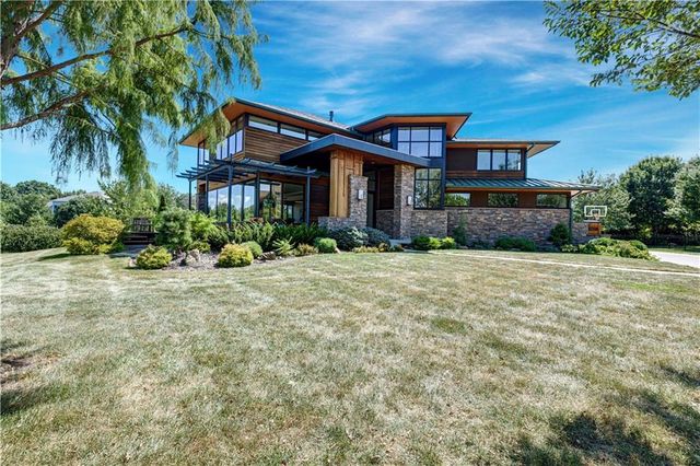 15201 Bond Street, Overland Park, KS 66221