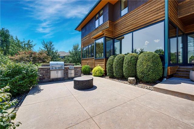 15201 Bond Street, Overland Park, KS 66221