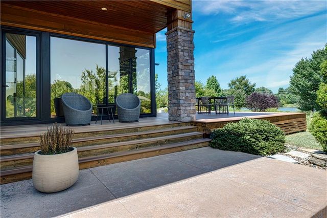 15201 Bond Street, Overland Park, KS 66221