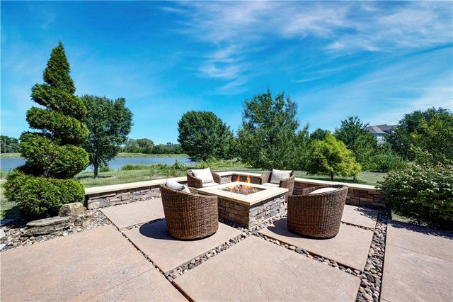 15201 Bond Street, Overland Park, KS 66221