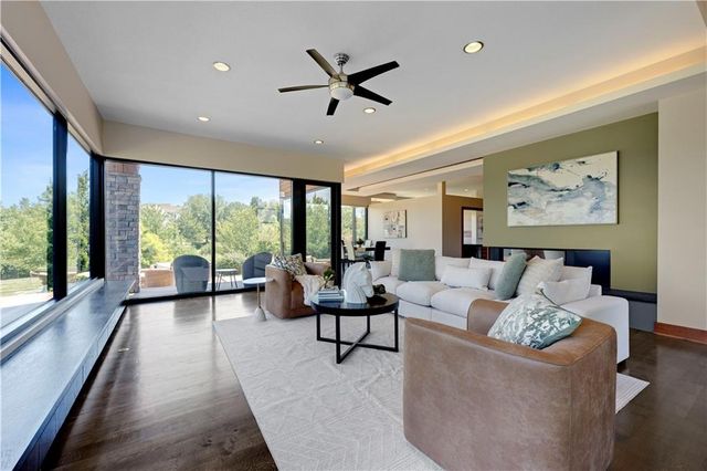 15201 Bond Street, Overland Park, KS 66221