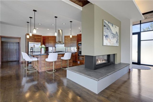 15201 Bond Street, Overland Park, KS 66221