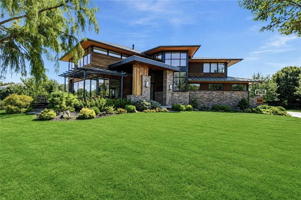 15201 Bond Street, Overland Park, KS 66221