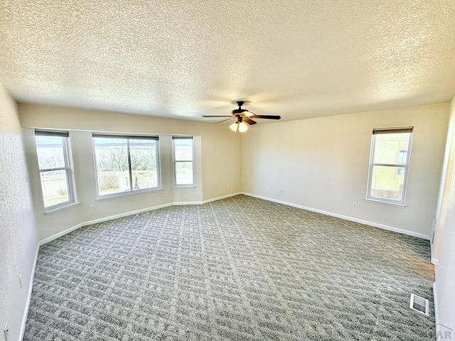 5405 Peregrine Dr, Pueblo, CO 81005