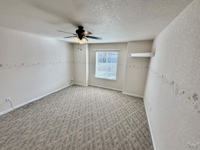 5405 Peregrine Dr, Pueblo, CO 81005