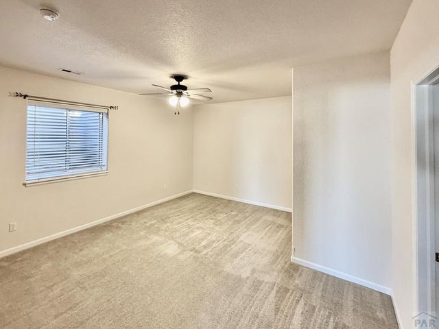 5405 Peregrine Dr, Pueblo, CO 81005