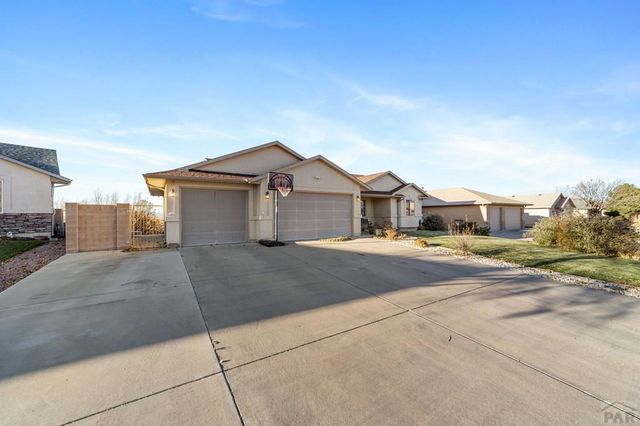 5405 Peregrine Dr, Pueblo, CO 81005