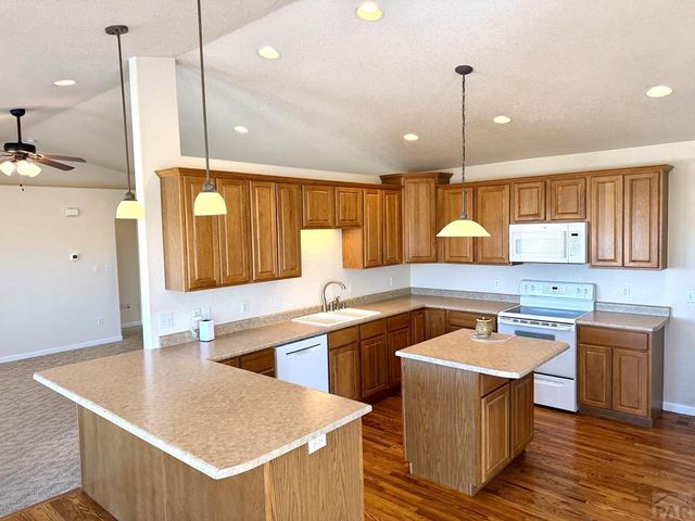 5405 Peregrine Dr, Pueblo, CO 81005