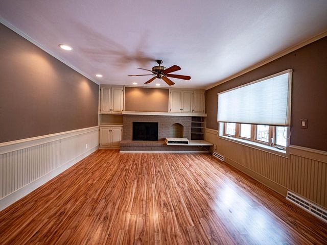 5872 Riverside DRIVE, Greendale, WI 53129